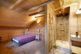 1ère chambre à l'étage, avec douche 1ère chambre à l'étage, avec douche