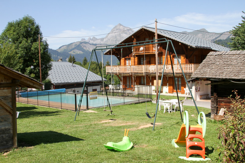 Chalet la Marmotte, Piscine chauffée, aire de jeux