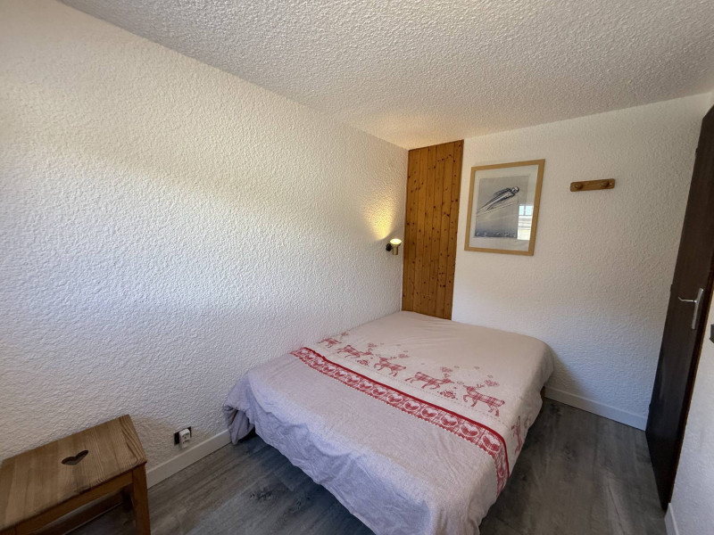 _lv_images__lot_0001450221_02_18911206