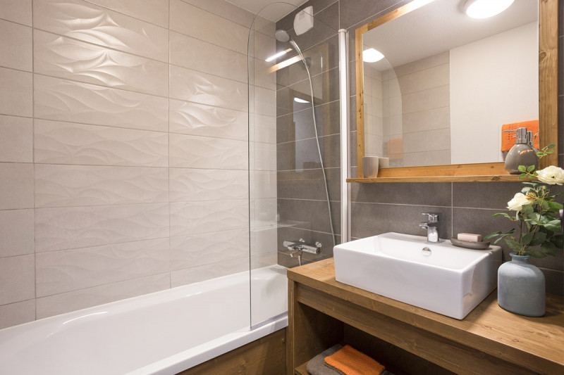 sdb-50-mmv-lessaisies-les-chalets-des-cimes-manureyboz-h18-800x600-5822363